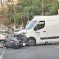 Teška nesreća u Bulevaru: Kombi udario motociklistu u Beogradu! Saobraćaj obustavljen, sve stoji, policija na licu mesta…