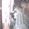 (Uznemirujući snimak): Beograđanki je usred noći žena zvonila na interfon, otvorila je i vratila se u krevet, a kada je…