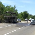 Zapalio se autobus pun đaka kod Boljevca, deca na vreme evakuisana