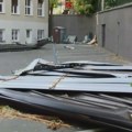 (FOTO) Pao deo krova sa Medicinskog fakulteta u Beogradu