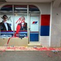 Napadnute prostorije SNS-a u Novom Sadu (FOTO/VIDEO)