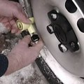 Nemački grad dužnicima ispušta gume