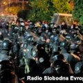 Sukob demonstranata i policije ispred Filozofskog fakulteta u Novom Sadu