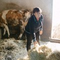U selu kod Ljubovije žive samo najhrabriji: Slavica od jutra u štali, a sa mužem ispeče i po 100 kazana rakije