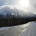 Oprez na putevima: Bez zimske opreme ne krećite na put. Magla i poledica otežavaju saobraćaj.