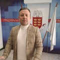 Ivan Pantelić (SRCE): Prioriteti vlastu su novogodišnja rasveta i kafanski ručkovi
