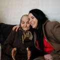 Čestitka i poklon od gradonačelnice: Na 92. rođendanu Stajke Gajić iz Gornje Badanje kod Loznice (foto)
