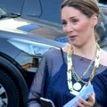 Kajle, telefon i gasiranje: Milica Kon u hit-stajlingu stigla na koncert 90-ih na Tašmajdanu