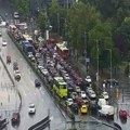 (Foto) Kiša paralisala Beograd! Totalni saobraćajni kolaps, formirane ogromne kolone vozila, sve stoji: Ove deonice su…