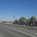 Poljoprivrednici iz Aradca protestovali zbog cene suncokreta i problema sa trasom auto-puta Zrenjanin-Novi Sad