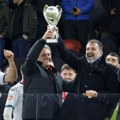 Albanski gazda postao hit na internetu, uleteo među igrače i bacao novac, njegove reči bacile su sve u trans