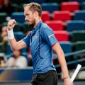 Medvedev zaustavio Cicipasa i nastavio pohod na titulu u Šangaju i plasman na Završni masters