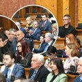 Završen još jedan turbulentan dan u Skupštini: Nova predsednica Ana Brnabić odmah zabranila opoziciji da govori, oni lupali…