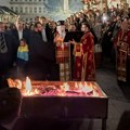 Paljenje Badnjaka u Sabornoj Crkvi u Kragujevcu: Tradicija koja okuplja i inspiriše [video]