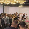 “Ovu decu ne smemo razočatati”: Snimak pesme sa maturske večeri Jovine gimnazije sve je dirnuo