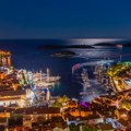 Neobična pojava na nebu iznad Hvara zbunila ljude: Šta je letelo nad Hrvatskom?