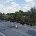 Gorelo vozilo s plinskim bocama u selu Brzan – sprečena eksplozija