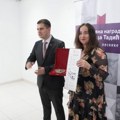Nagrada „Novica Tadić“ u rukama pesnikinje Irene Plaović
