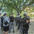 Student PMF-a priveden na blokadi u Novom Sadu: Njegova koleginica tvrdi da joj je policajac rekao da ga "vodi na streljanje"