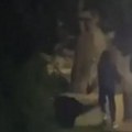 (Uznemirujući video) Tinejdžeri izboli čoveka nožem