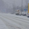 Zlatiborski okrug ponovo na udaru snežnih padavina, putari na terenu -za šlepere zabranjen saobraćaj