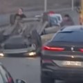(Video) Teška nesreća na Pupinovom mostu: Automobil spljošten i prevrnut, ima povređenih, stvaraju se ogromne gužve