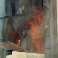 Plamen je ogroman, gust dim prekrio deo grada: Veliki požar u širem centru Čačka, vatrogasci na terenu