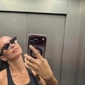 Jedna stvar za ručak je obavezna. Emina se slikala u helankama i topu, svi trljaju oči kakva joj je sad forma! Od ovih pravila…