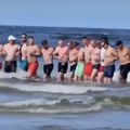Dečak nestao na plaži u Poljskoj: Stotine ljudi napravile ljudski lanac i krenule u potragu