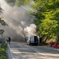 Zapalio se automobil na Iriškom vencu, obustavljen saobraćaj iz pravca NS (VIDEO)