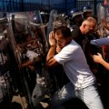 Bes na Kosovu zbog presude Tačiju, incidenti ispred Euleksa