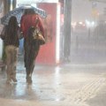 Kiša, led, vetar nosi sve pred sobom: Nevreme protutnjalo Banjalukom (video)