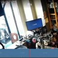 Snimak najbahatije krađe: Ukrao ceo pazar u beogradskom kafiću pa nonšalantno išetao kao da se ništa nije desilo! (video)