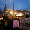 Francuski farmeri ljuti upali na sajam u Parizu, vređali Makrona i tražili ostavku