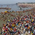 Vagon s hinduističkim vernicima pao u jezero: Poginule najmanje 23 osobe, među njima i deca