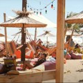 Novo pravilo na plaži u Bugarskoj šokiralo srpske turiste! Levo-bez dece, desno-sa decom, a kučići mogu kud hoće! (foto)