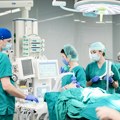 Devojčici (8) iz Vranja na koju je pala školska klupa, amputiran deo prsta! Pokušano sve, povrede bile teške