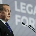 Medvedev: Trebalo bi da promovišemo kurs maksimalnog distanciranja od EU