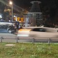 Sudar dva automobila u brzoj traci na Autokomandi: Vozila su kompletno uništena (Foto)