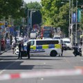 Napad nožem u zapadnom Londonu, jedan muškarac preminuo, drugi teško povređen