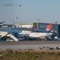 Prvi evakuacioni let "Er Srbije" iz Dubaija sleteo na beogradski aerodrom