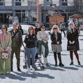 FOTO: „Izađi, izbori se“ – Zrenjaninke i Zrenjaninci obeležili 8. mart skupom u centru grada