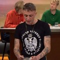 Danski pisac u četničkoj majici čitao poeziju u TV emisiji: Dizao i 3 prsta, nastao haos, obrisao je Instagram