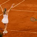  Ruskinja počistila Ukrajinku u Parizu: Andrejeva pobedila Kostjuk i plasirala se u finale Rolan Garosa