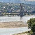 (Foto) Još jedna reka u Srbiji se povukla i ogolila nešto jezivo! Zovu ga "Savski Titanik", a njegova mračna tajna krije…