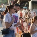 Sreli smo najbolju odbojkašicu sveta na Saboru trubača u Guči, Tijana Bošković uživala na suncu sa porodicom