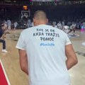 (VIDEO) Košarkaši Srbije izašli u majicama sa porukom mladima
