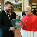 Jakov Milatović poklonio papi Lavu teniski reket: Pozvao ga da poseti Crnu Goru (foto)