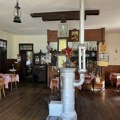 Pogledajte kako izgleda najstarija kafana u Šumadiji: Radi još od 1921. godine i pravi je živi muzej (foto)