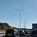 (Foto) Teška saobraćajna nesreća kod Bubanj potoka! Ima povređenih, kilometarske kolone na auto-putu